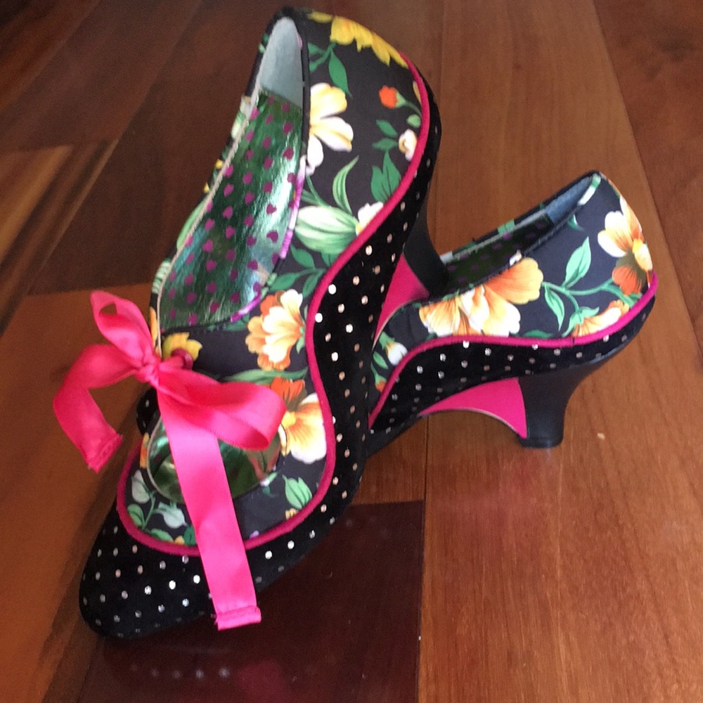 Poetic License Shoes: 6 1/2